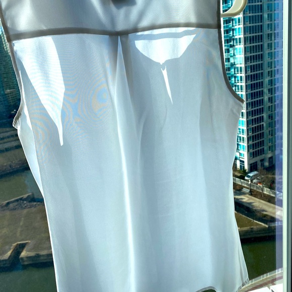 White blouse - Picture 4 of 6